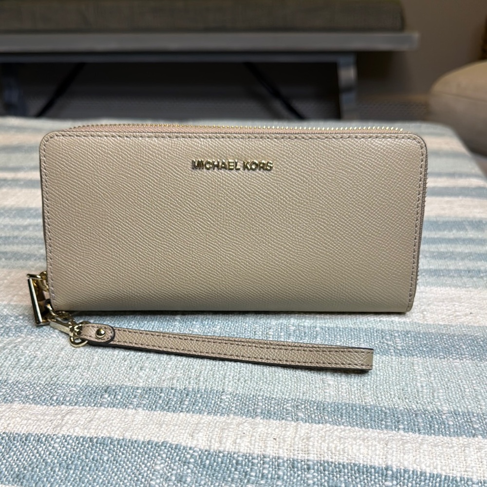 Michael Kors Tan Wallet Saffiano Leather Zip-Around NWOT